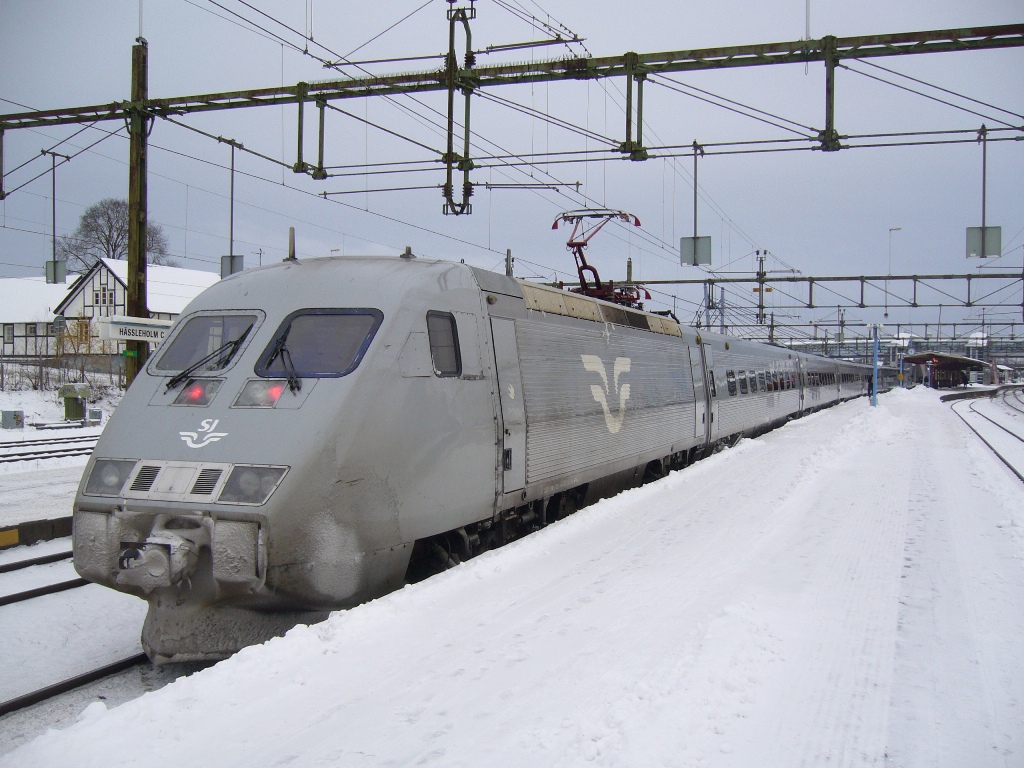 SJ X2K 2031 i Hässleholm den 27.-11.-2010