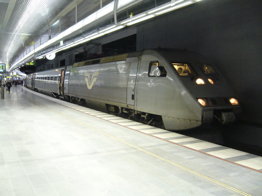 SJ X2K 2039 i Malmö den 27.-04.-2011