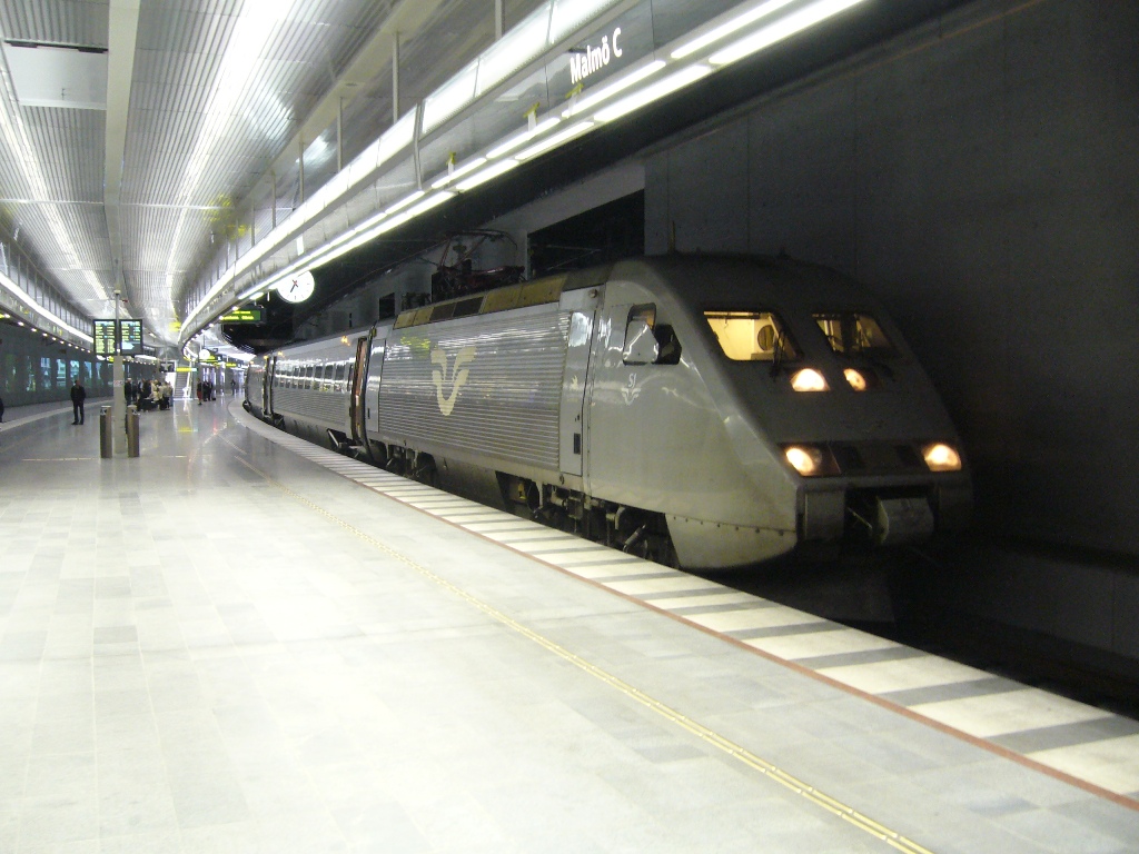 SJ X2K 2039 i Malmö den 27.-04.-2011