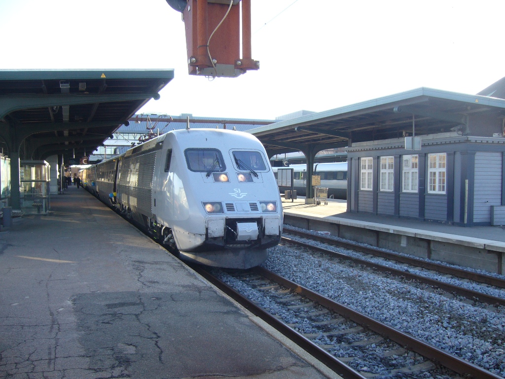 SJ X2K 2041 i Odense den 16.-10.-2010