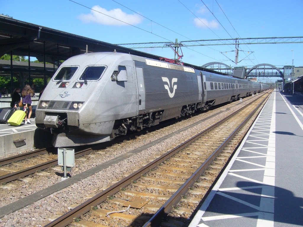 SJ X2 2035-UB2X 2517-X2 2025-UB2x 2514, Lund Centralstation, 2011-06-03, Photo Tommy Rolf Nielsen Martens 